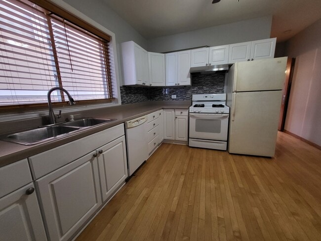 Building Photo - 1303 Maple Ave