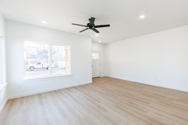 Foto del edificio - Brand New Luxury Duplex Near Texas Tech – ...