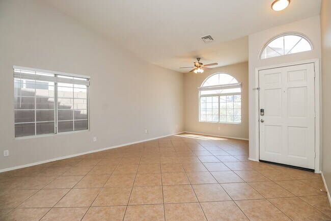 Building Photo - 3032 N Silverado