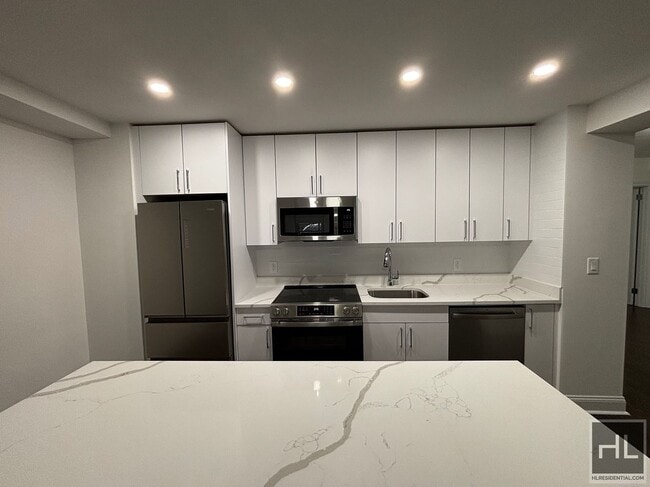 Building Photo - FIFTH AVENUE