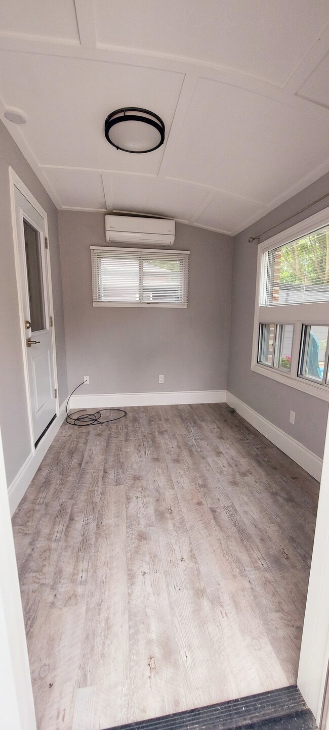Sunroom Entrance - 192 Blucher St