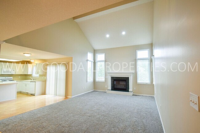 Foto del edificio - 4 Bedroom 2.5 Bathroom home in Urbandale