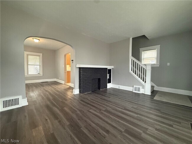 Foto del edificio - 3058 W 116th St