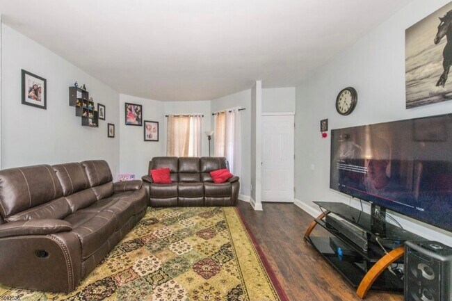 Living room - 937 S 2nd St