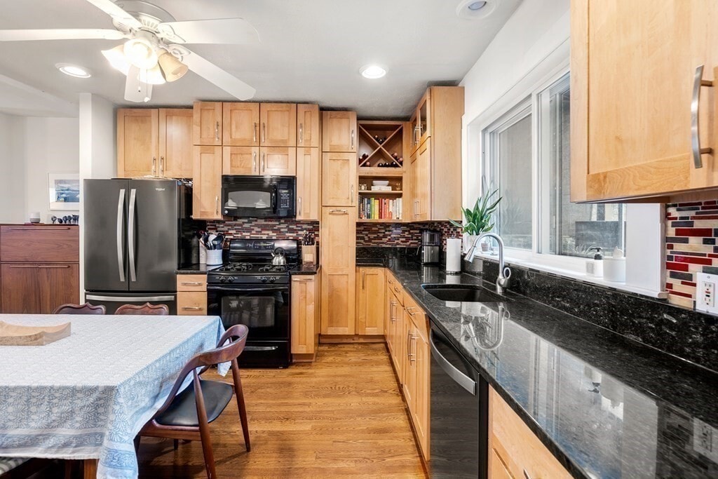 Foto principal - 256 E St