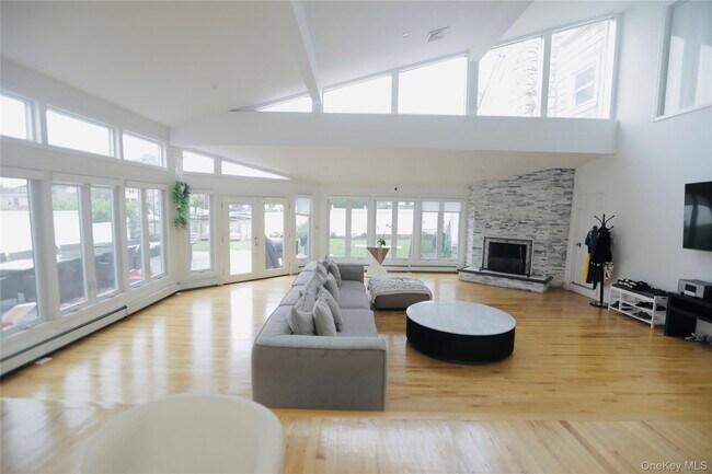 Building Photo - 4488 Merrick Rd