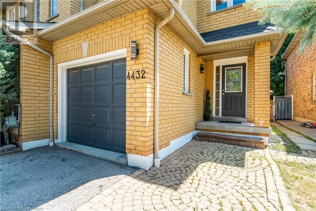 Building Photo - 4432 Vallence Dr