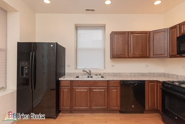 Foto del edificio - 2537 N Kildare Ave