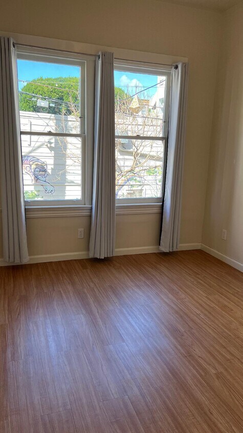 Primary Photo - 327 Linden St