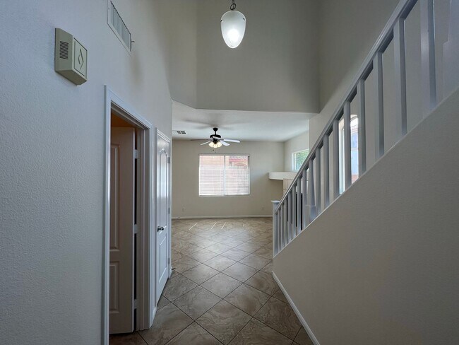 Foto del edificio - SPACIOUS, NEWER 3 BEDROOM HOME IN SOUTHWEST