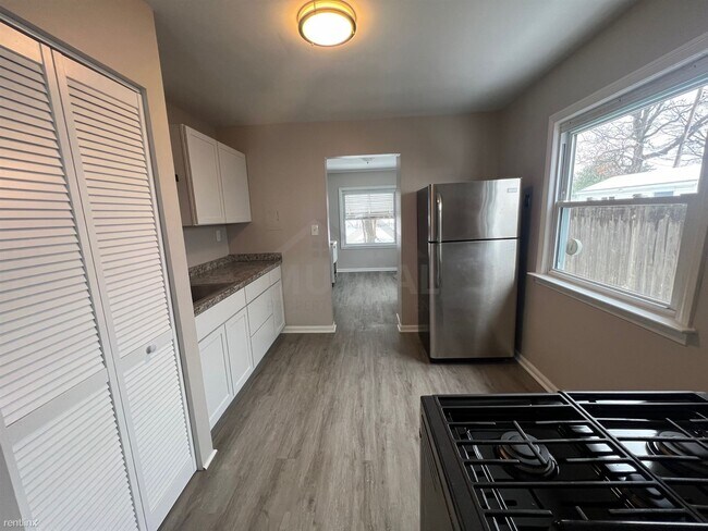 Foto del edificio - 3 br, 1 bath House - 28273 Schram St