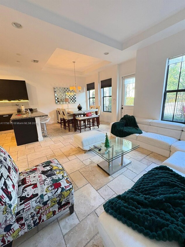 Foto principal - 5200 NW 83rd Ct
