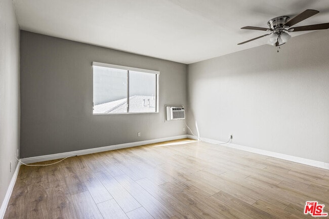 Building Photo - 820 S St Andrews Pl