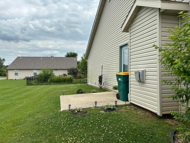 Building Photo - 10961 Upland Terrace Dr