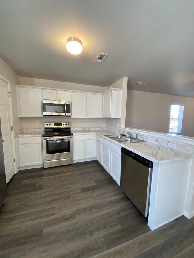 Foto del edificio - Three Bedroom | Two Bathroom Home in Fox Tail