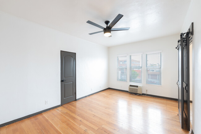 Building Photo - Elmwood Apartments