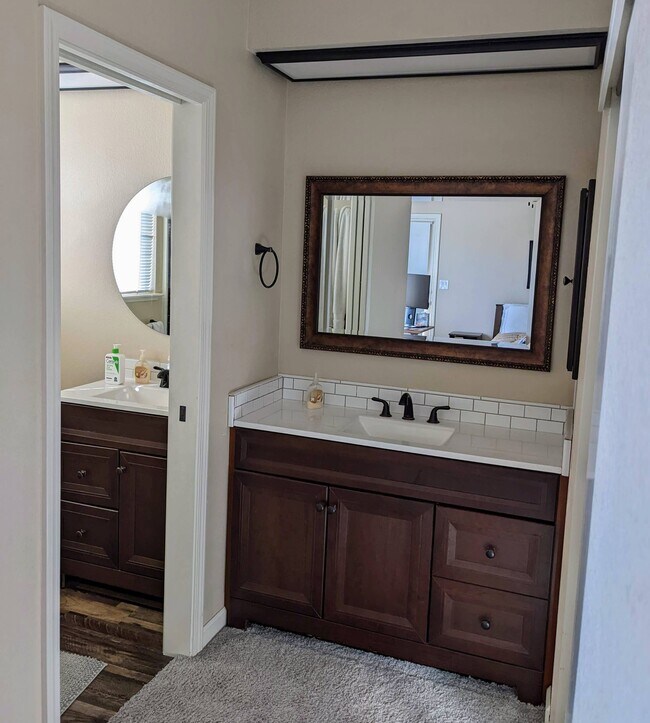 Foto del edificio - 4204 Timothy Ln