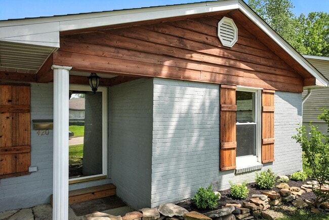 Building Photo - 420 Barwood Dr