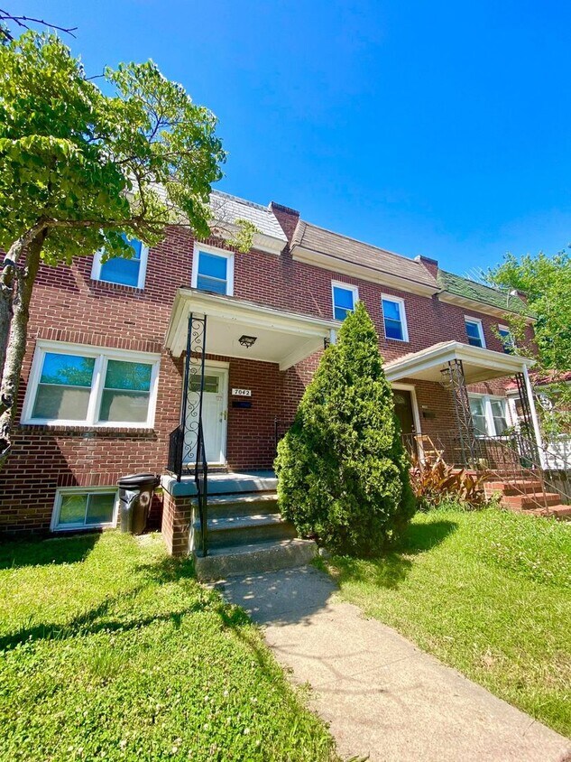 Foto principal - Charming 2bed/2ba Dundalk Townhome!