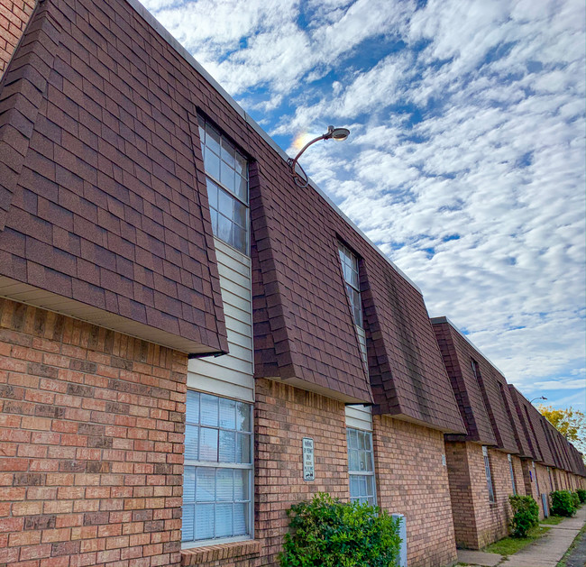 Foto del edificio - Fountain Lakes Apartments