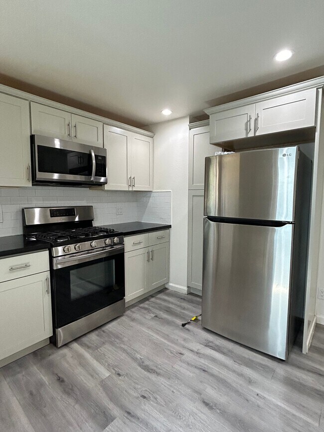 Building Photo - Studio Available Now!!