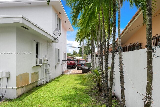 Foto del edificio - 220 NW 48th Ct