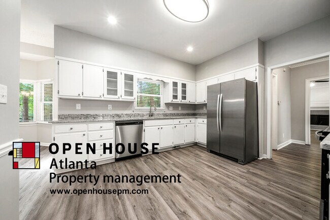 Foto del edificio - 220 Westwood Dr NW, Marietta