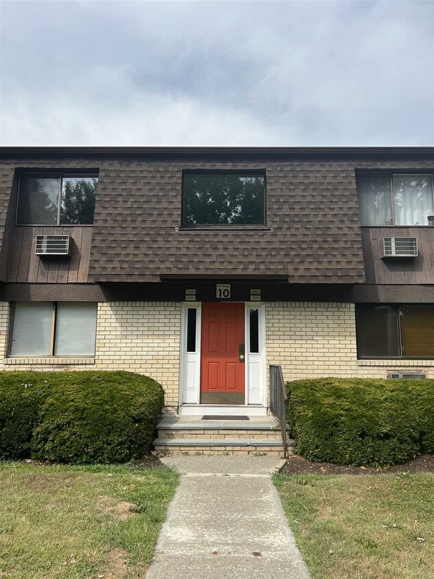 Primary Photo - 1008 Cherry Hill Dr
