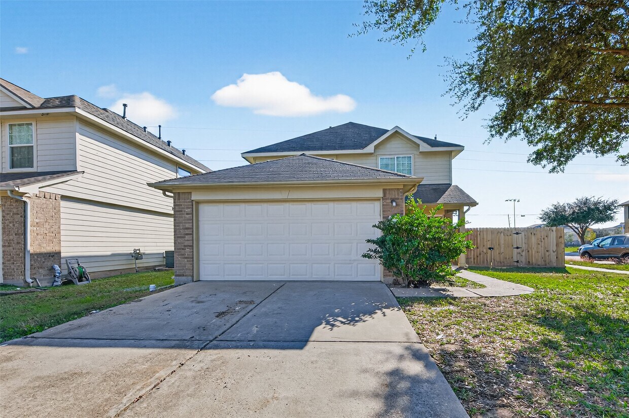 Foto principal - 19263 Sandelford Dr