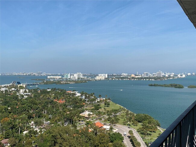 Foto del edificio - 780 NE 69th St