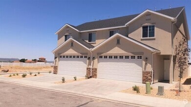 Building Photo - 173 E Fiddlers Canyon Rd