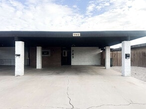Building Photo - 743 E 24th Pl