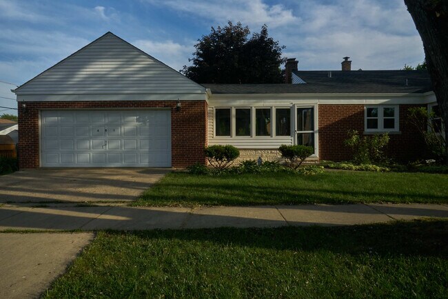 Building Photo - 401 Bonnie Brae Ave