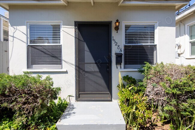 Foto del edificio - *OPEN HOUSE: 9/27 10-11AM* Cottage with As...