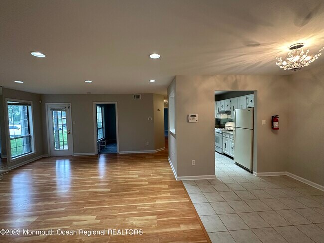 Foto del edificio - 143 Tanglewood Pl