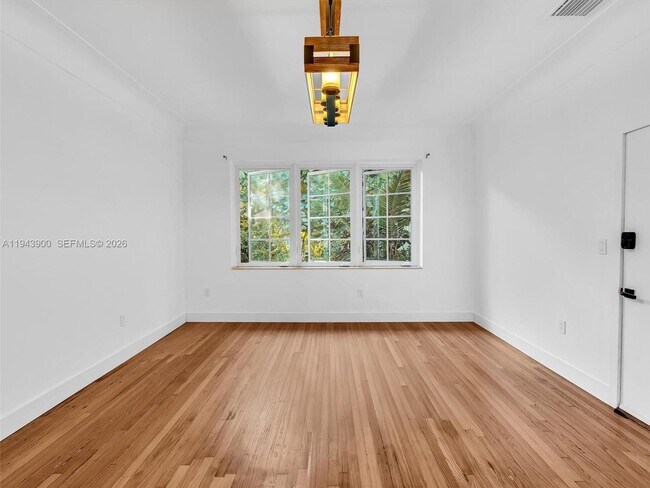 Building Photo - 910 Lenox Ave.