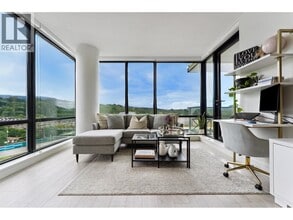 Building Photo - 680-680 Seylynn Cres