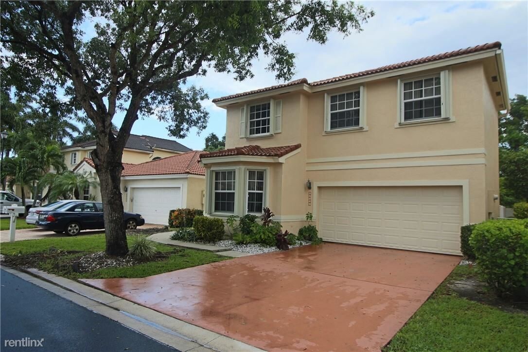 Primary Photo - 4 br, 2.5 bath House - 11051 NW 46th Dr