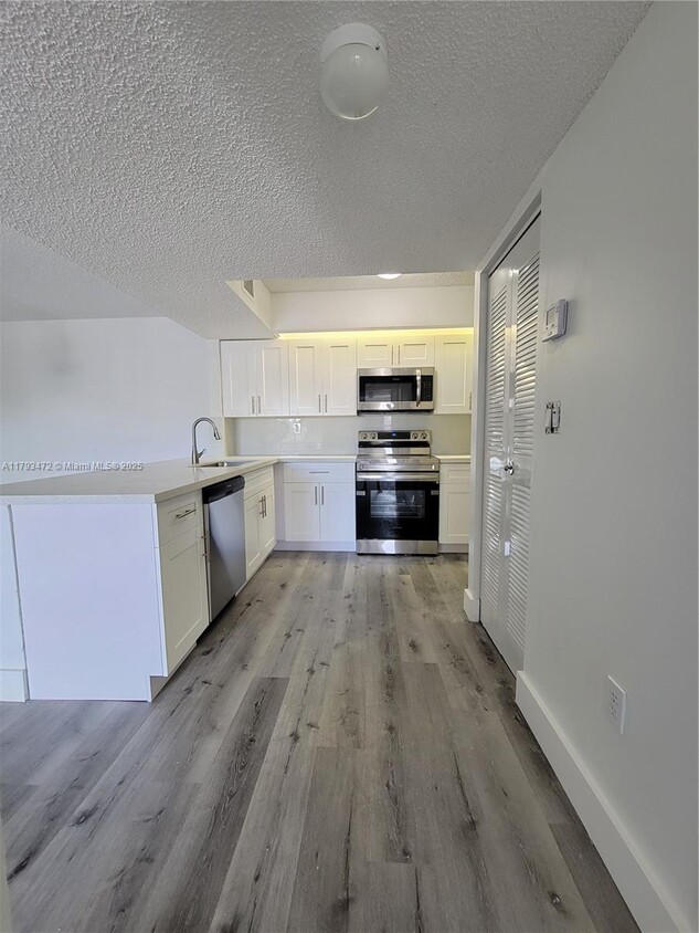 Primary Photo - 8600 SW 212th St