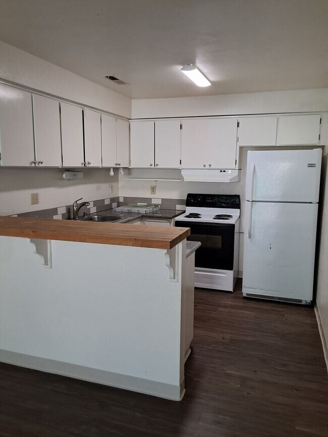 Foto del edificio - 3 bedroom duplex