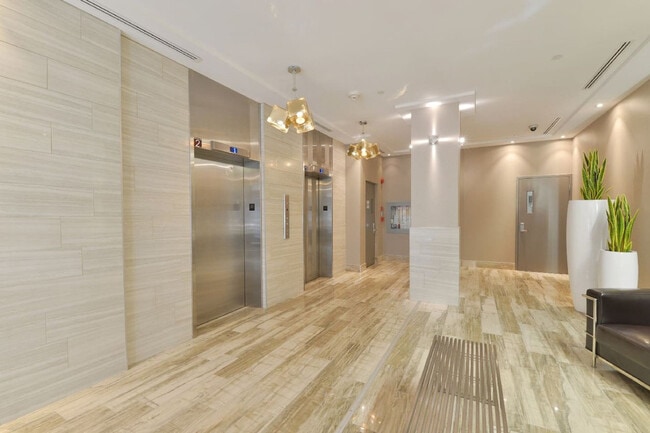 Building Photo - 169 Lisgar St