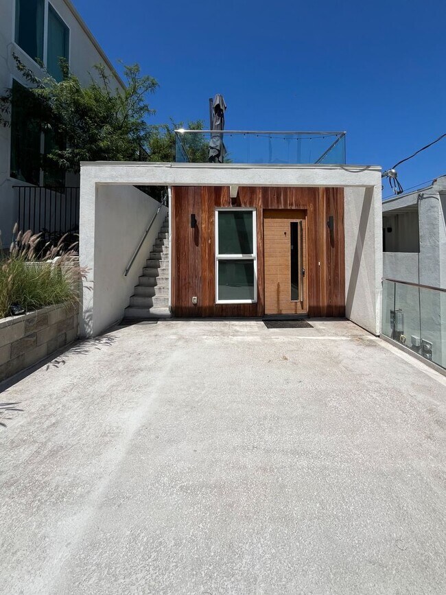Foto del edificio - 4459 W Rose Hill Dr