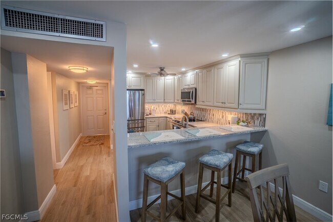 Foto del edificio - 26000 Hickory Blvd