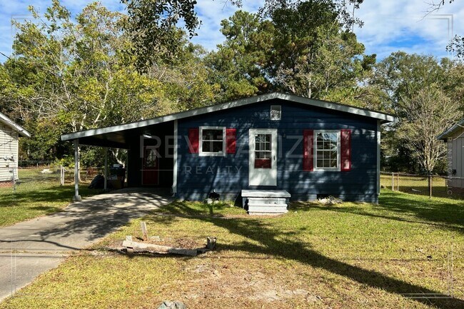 Building Photo - ***$0 DEPOSIT!!**  3 Bedroom/1 Bathroom Ho...