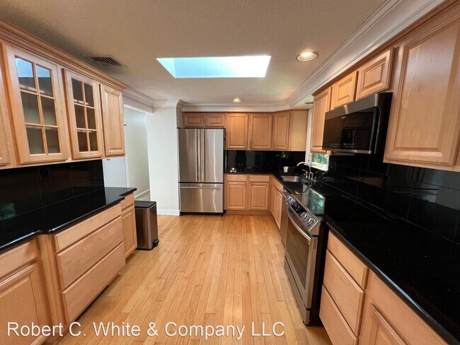 Building Photo - 4 br, 1.5 bath House - 310 Glenwood Dr