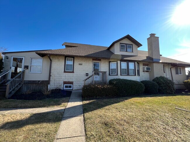2nd Floor Unit - 2609 Broadway Ave