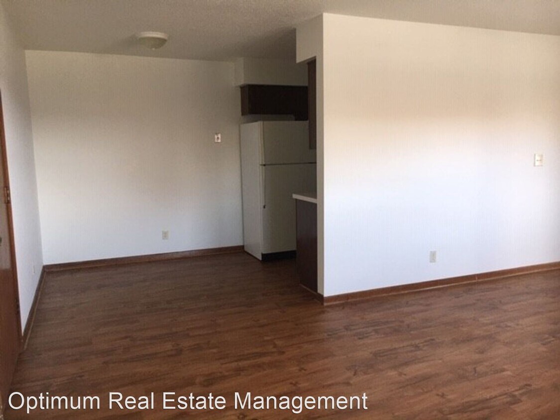 318 Van Dorn St, Polk City, IA 50226 Room for Rent in Polk City, IA