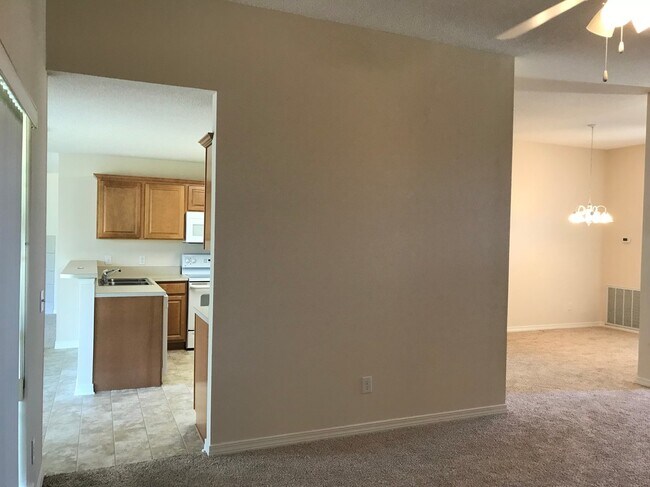 Foto del edificio - 2642 Hidden Creek Dr