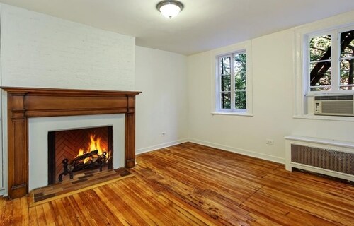 Primary Photo - 7 Minetta Ln
