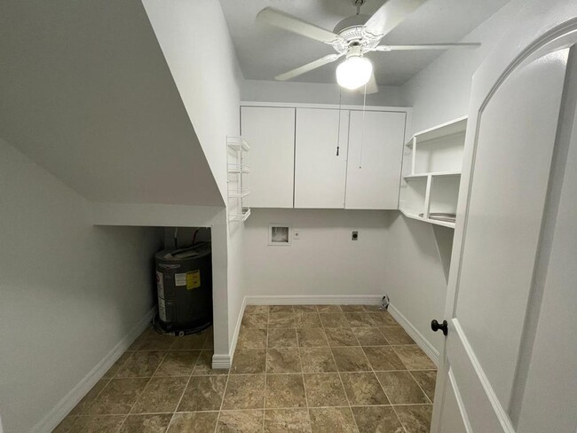 Building Photo - 7655 S Braeswood Blvd